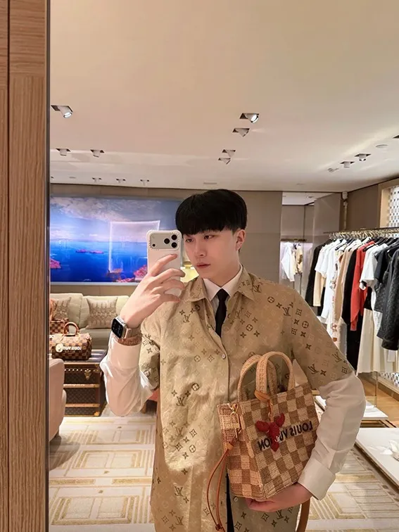 Louis Vuitton/ Khaki